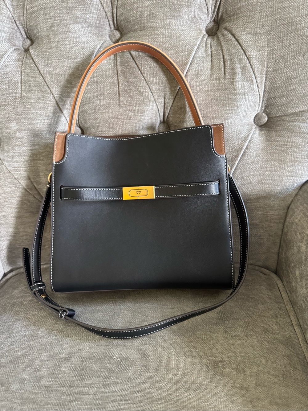 Tory Burch Small Lee Radziwill Double Bag!
Like brand new !